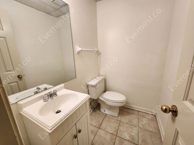 Building Photo - 500 Towergate Pl