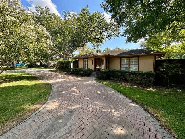 Building Photo - Wonderful newly updated home for rent in t...