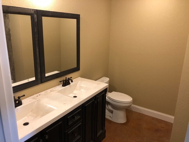 Building Photo - 1212 Cedar St