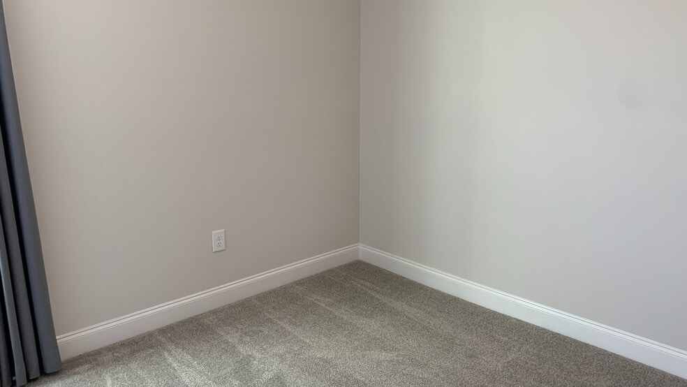 Building Photo - Room in Single Family Home on Gunderson Ln