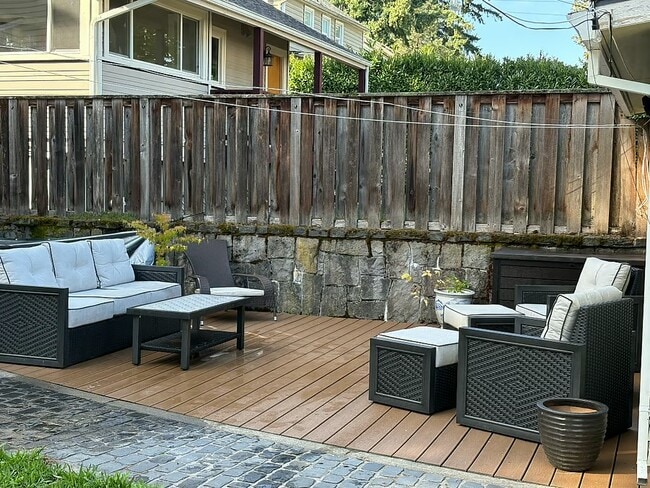 Building Photo - 6021 NE Milton St