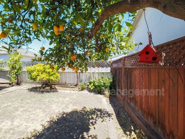 Building Photo - 15184 Norton St