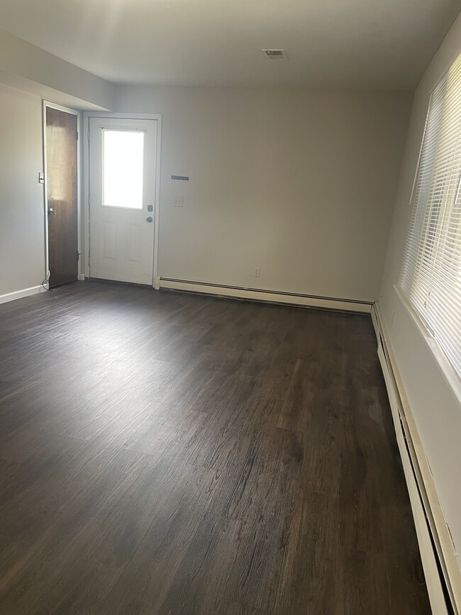 Building Photo - 694 Maguire Ave