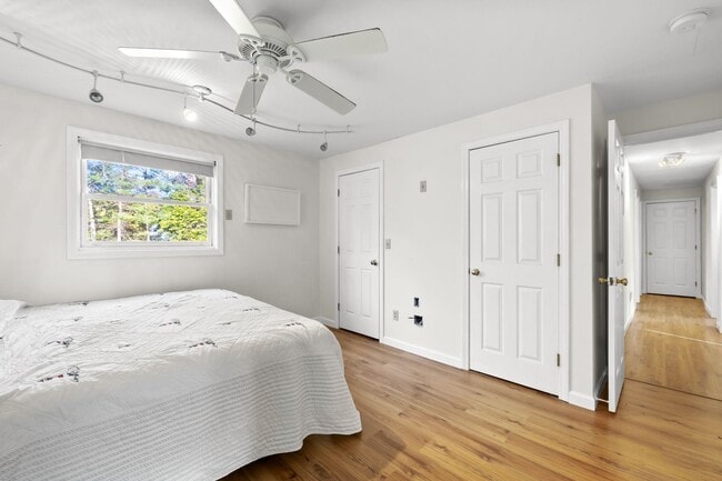 Building Photo - 31 Moulton Ave