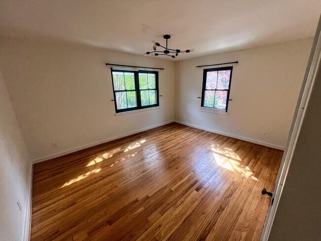 Building Photo - 5602 Hawthorne St