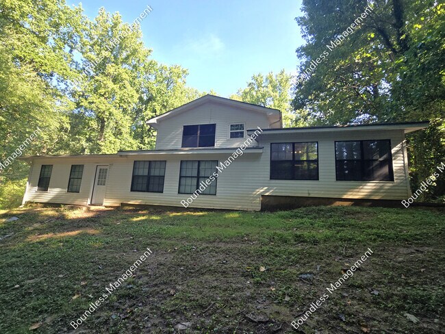 Building Photo - 5183 Suggs St