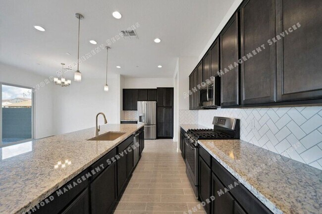 Building Photo - Luxury 3-Bedroom Townhome with Rooftop Dec...