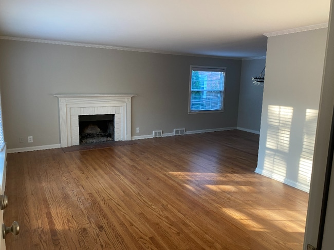 Building Photo - 835 Harcourt Rd