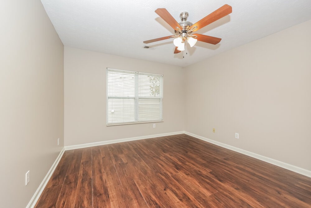 Building Photo - 909 Grand Oak Dr