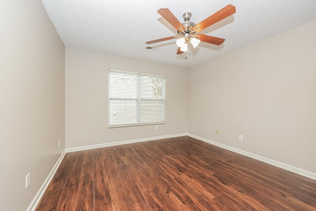 Building Photo - 909 Grand Oak Dr