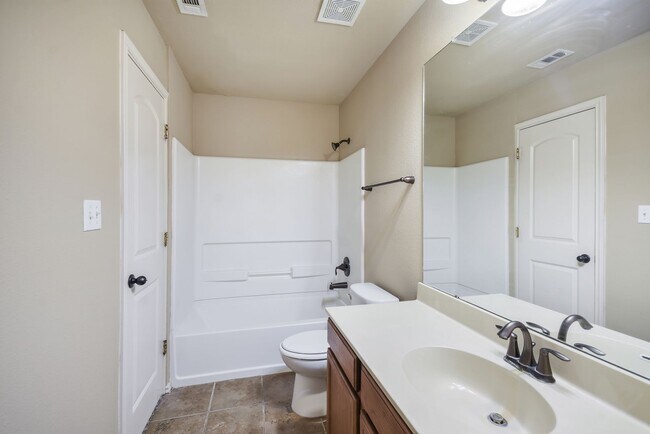Building Photo - Nice 3 BEDROOM DUPLEX LOCATED IN HUTTO, TE...