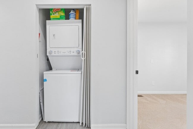 Building Photo - Beautifully Renovated 3-Bedroom Home in Hampton – Move-In Ready!