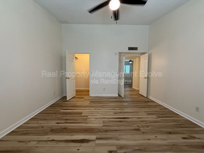 Building Photo - 6502 E Grandview Dr
