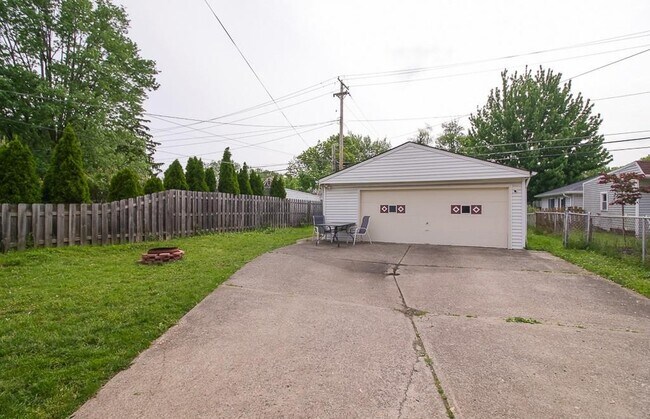 Building Photo - 4027 W 210th St