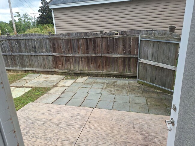 Building Photo - Wonderful Four Bedroom Home Located in Nor...
