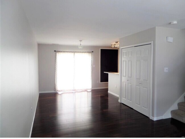 Building Photo - 1219 Ridgeway Dr
