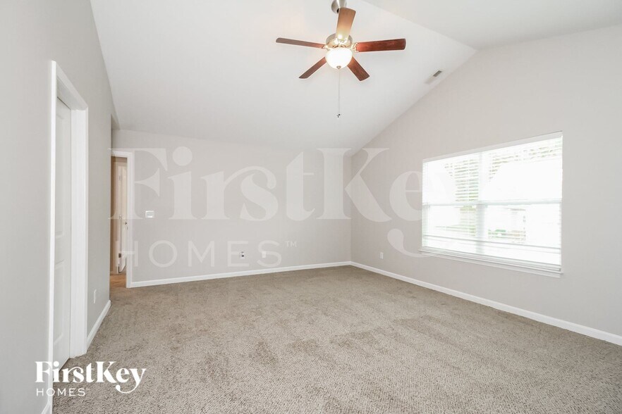 Building Photo - 825 Winterside Ln