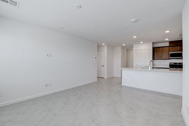 Building Photo - Like New Townhome at Falcon Ridge