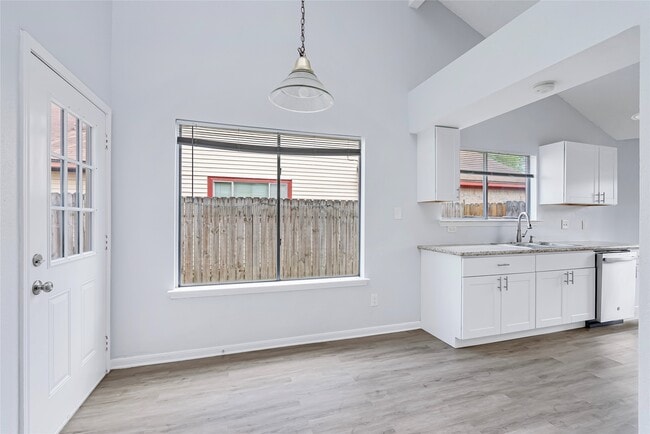 Building Photo - 2527 Silver Trumpet Dr