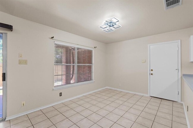 Building Photo - 201 Covala Dr