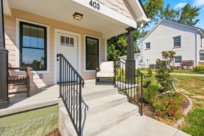 Building Photo - 413 4th Ave ADU