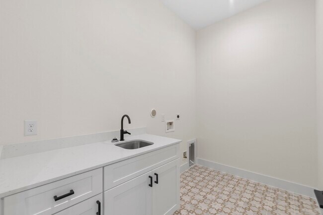 Building Photo - 6131 Pacific Frst Dr