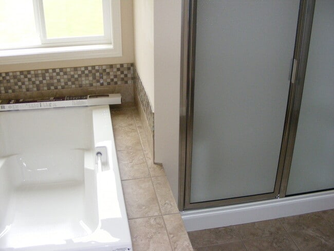 Building Photo - 4 bedroom plus a den in Puyallup