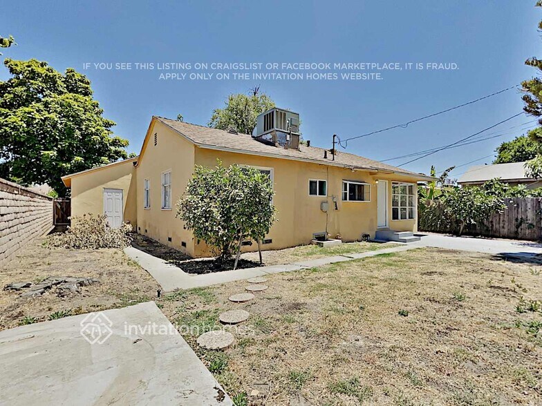 Building Photo - 8647 Tyrone Ave