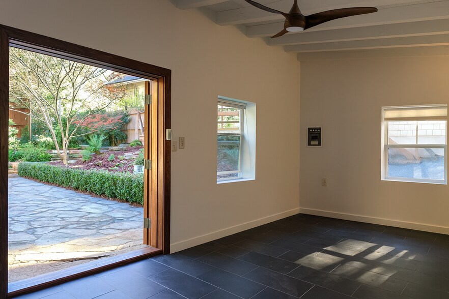 Garden House - 1096 Oakfield Dr SE