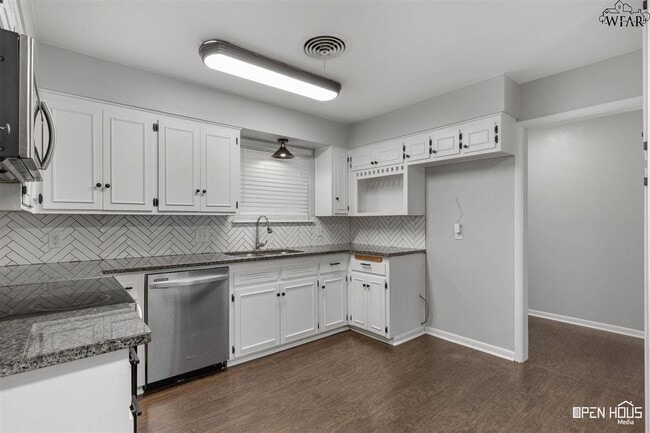 Building Photo - 4805 Big Bend Dr