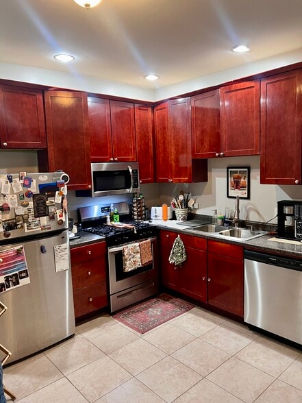 Building Photo - 3409 S Lowe Ave