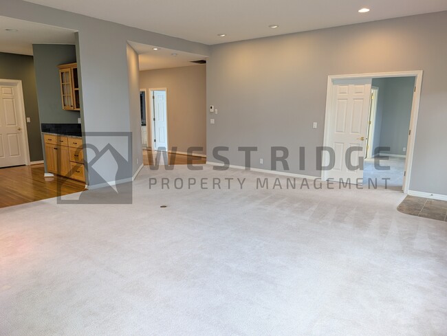 Building Photo - 632 NW Pacific Grove Dr