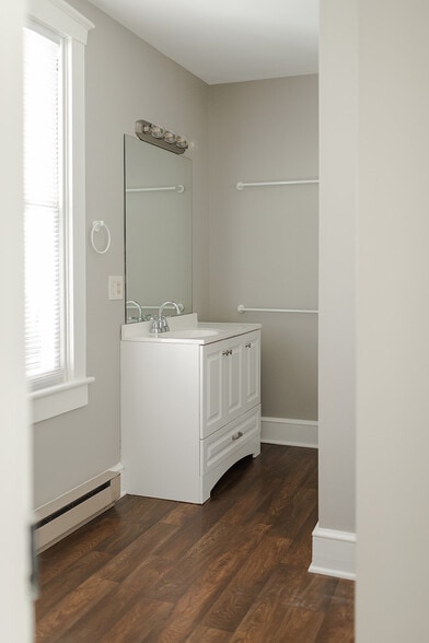 Building Photo - 6018 Carpenter St