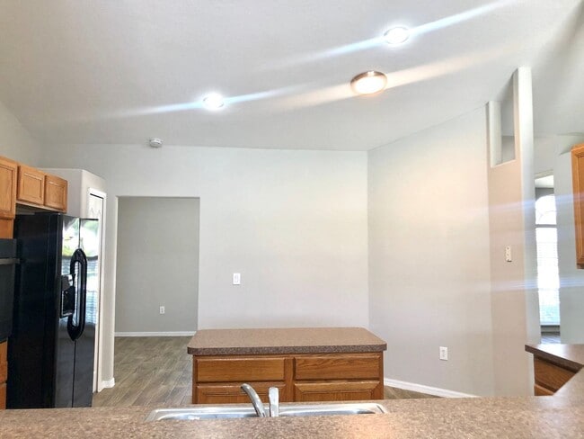 Building Photo - Wonderful 3/2 home in ORLANDO - GOLF COURS...