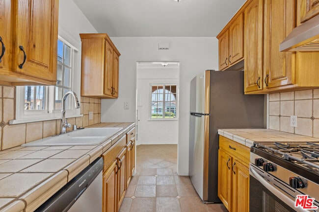 Building Photo - 5621 S Mullen Ave