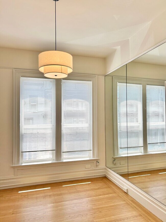 Building Photo - 2116-2118 Greenwich Street