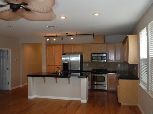 Building Photo - Single story home in Turlock!!