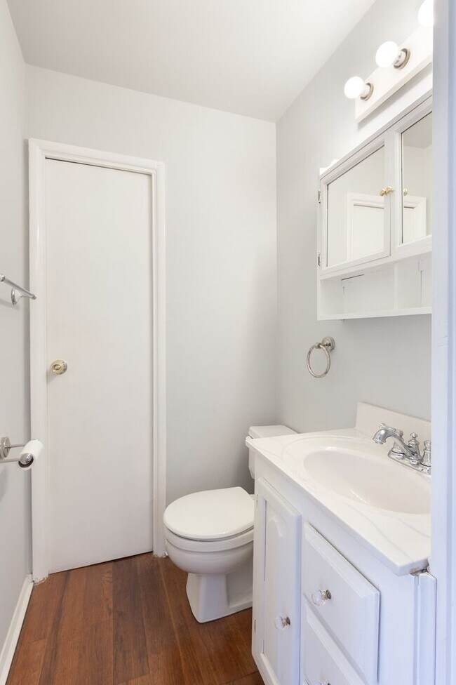 Building Photo - 3BR/2.5BA in Ideal Smyrna Location w/ Deck...