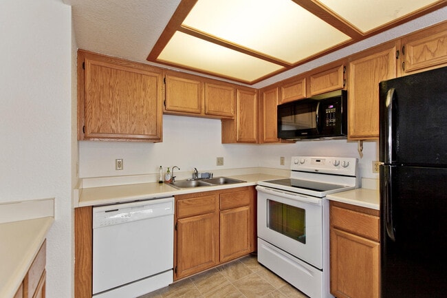 Building Photo - 1ST FLOOR CONDO CLOSE TO SUMMERLIN