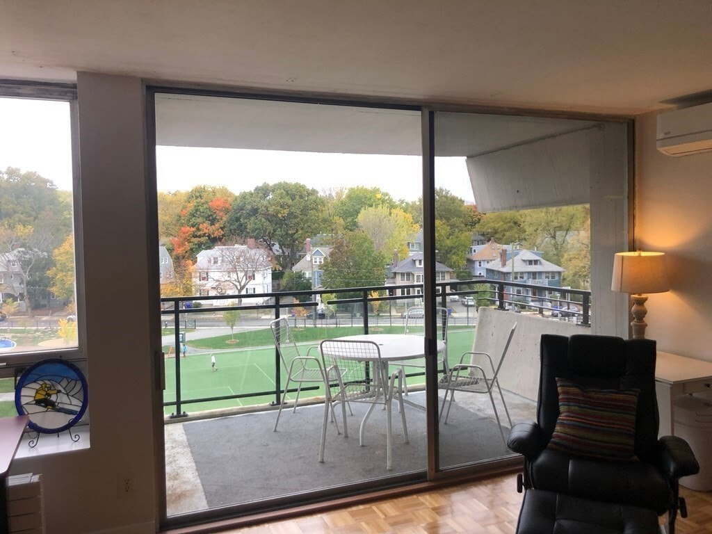 Building Photo - 60 Babcock St