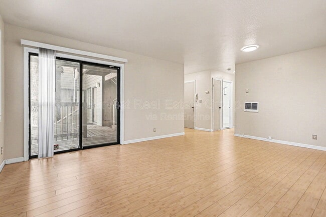 Building Photo - 815 E 28th St