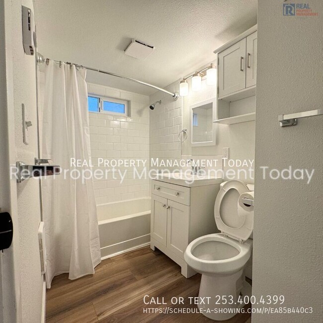 Building Photo - MOVE IN SPECIAL! $500 OFF! Beautiful remod...