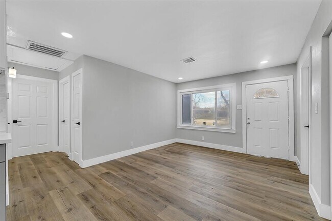 Building Photo - 7609 St Lo Rd