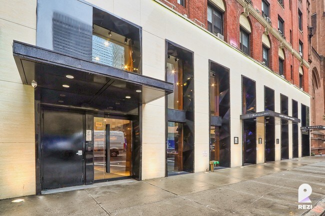 Building Photo - 15 W 55th St