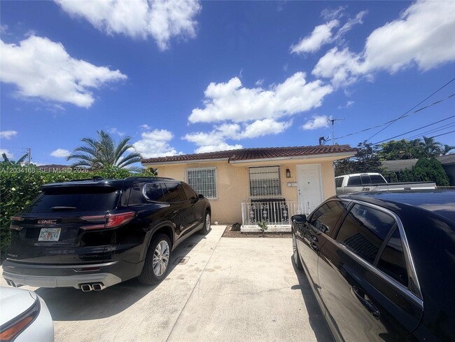 Building Photo - 3821 SW 89th Ct