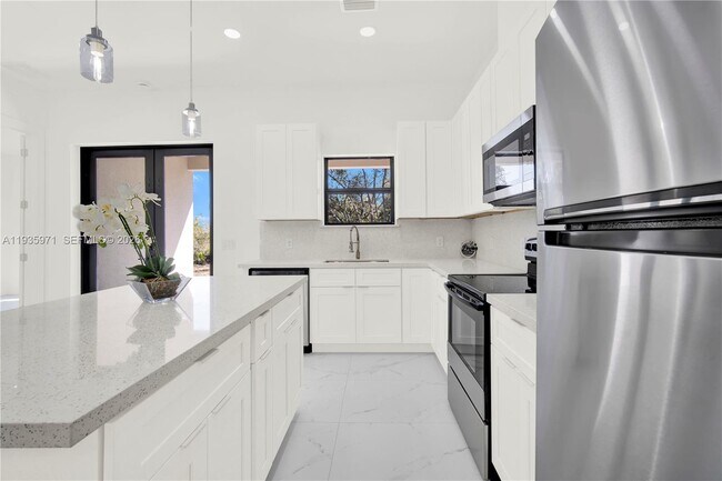 Building Photo - 66 Organ St