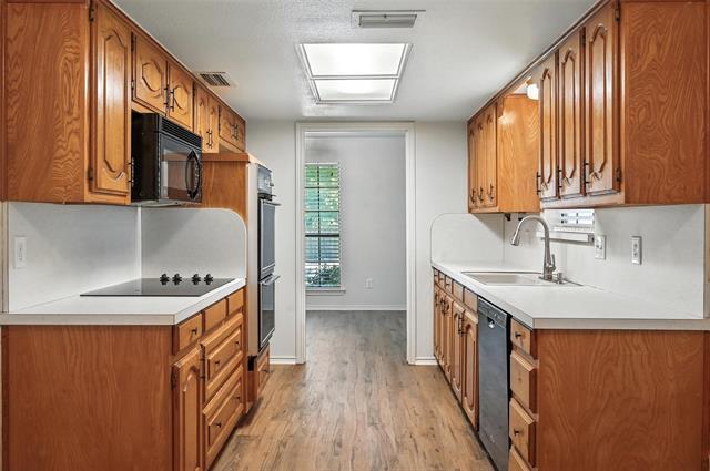 Building Photo - 1203 River Oaks Dr
