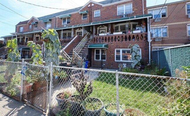 Building Photo - 724 E 96th St