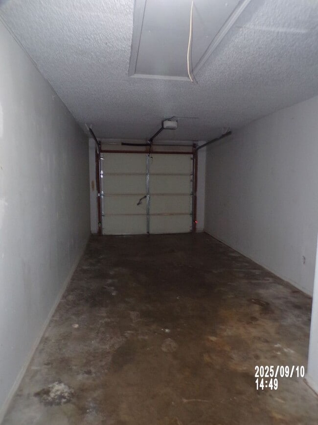 Building Photo - Great home close to Voch-tech, southwester...