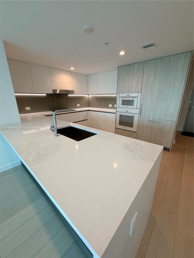 Building Photo - 9201 E Bay Harbor Dr